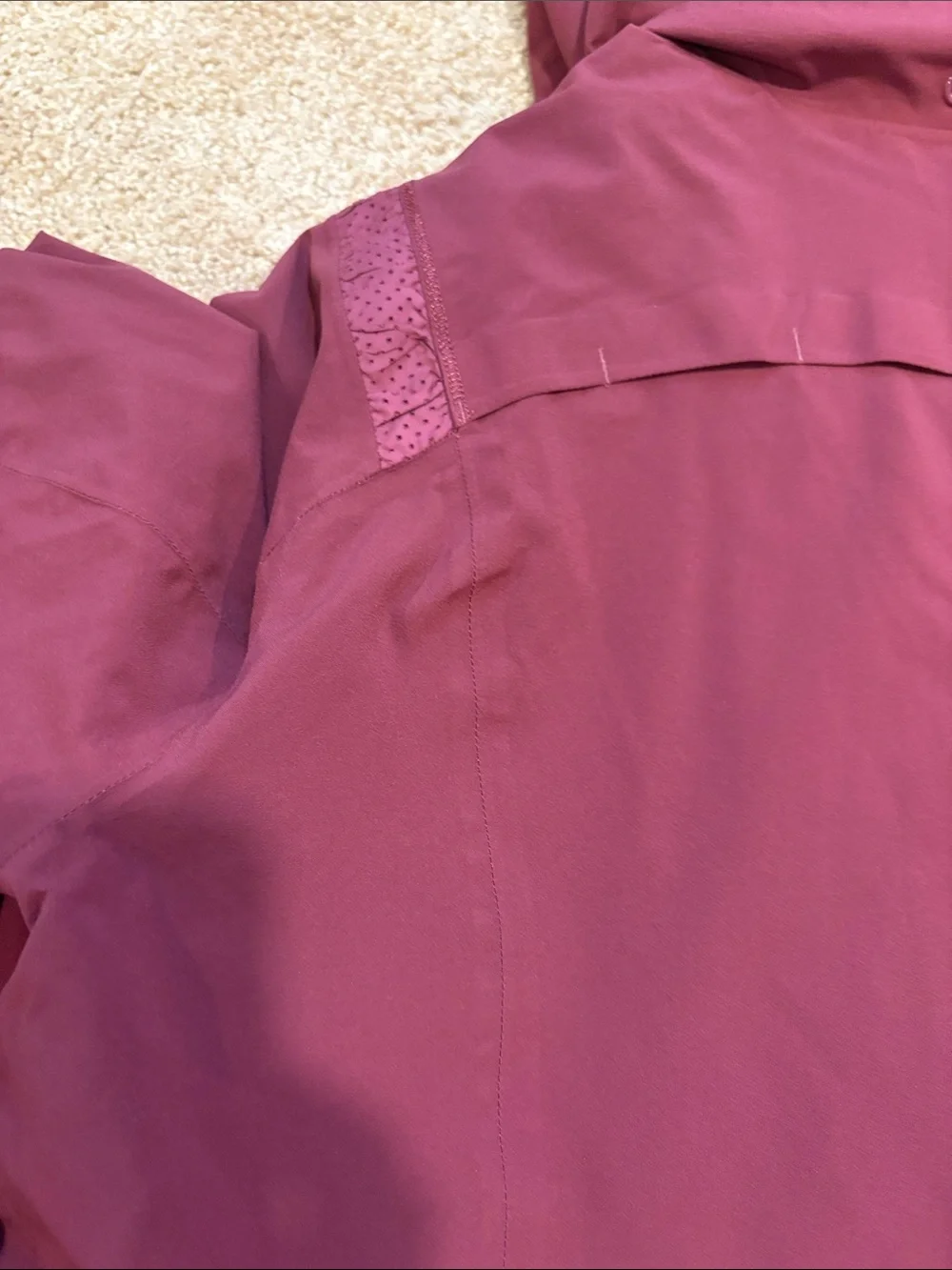 Lululemon Women’s Waterproof Rain Jacket Size 6 Burgundy Cassis Packaway Hood